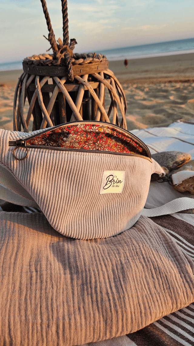 Personnalisez votre banane en velours côtelé gris/beige