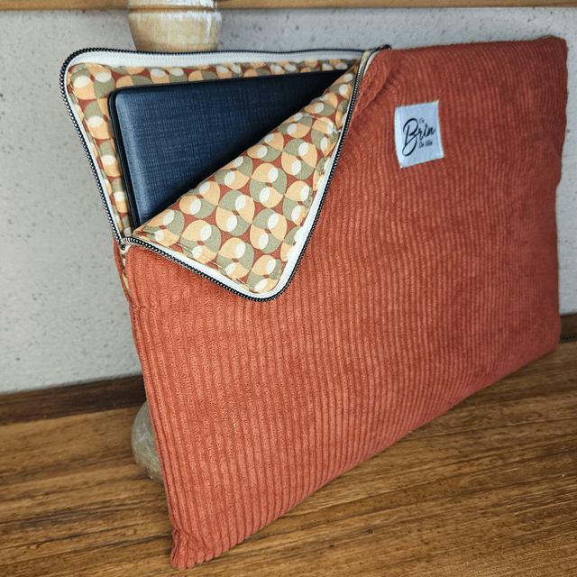 Personnalisez votre housse d'ordinateur en velours côtelé terracotta