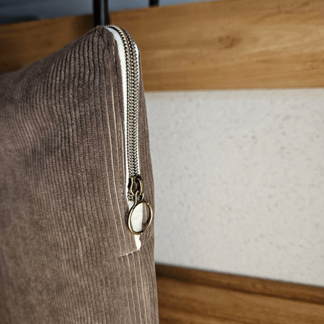 Personnalisez votre housse d'ordinateur en velours côtelé marron